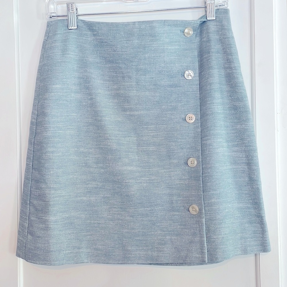 Loft fully lined skirt.  Cute buttons down the front. Zipper closure in back.